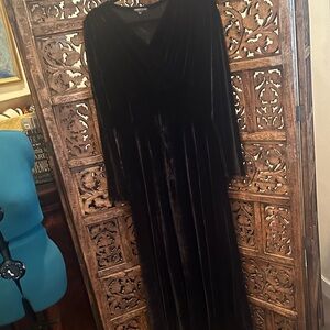 Chic Black Velvet Urban Coco Long Sleeve Dress size L